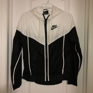 Nike Women’s Windbreaker Jacket